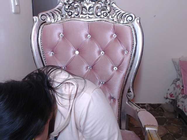 Live sex webcam photo for holly20a #287995056