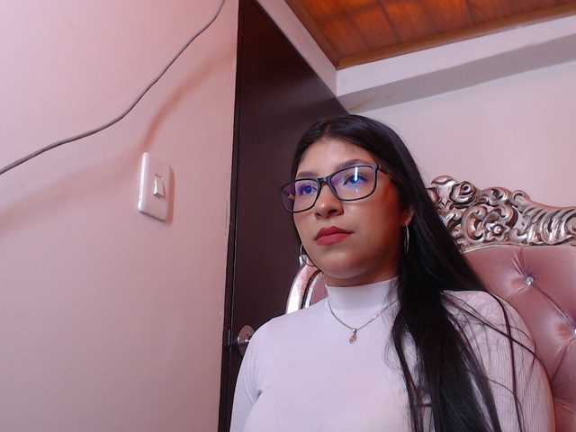 Live sex webcam photo for holly20a #287995070