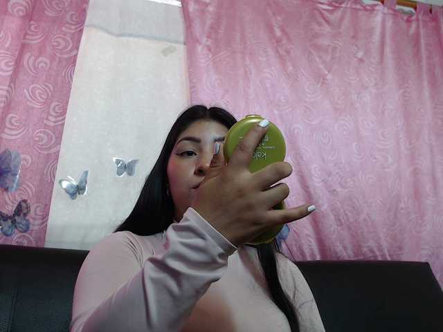 Live sex webcam photo for holly20a #287995223