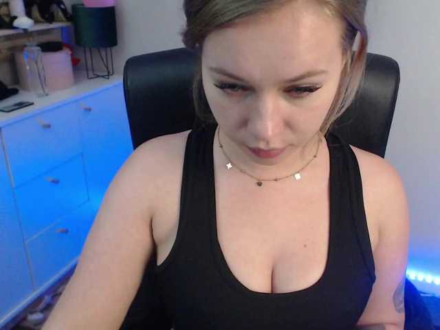 Live sex webcam photo for hollyBB #278300358