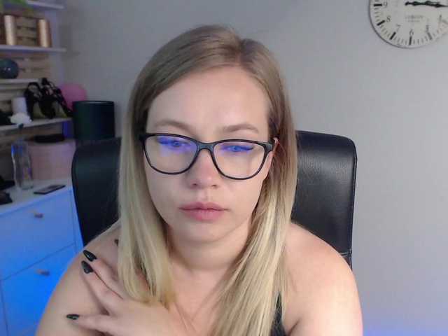 Live sex webcam photo for hollyBB #284732273