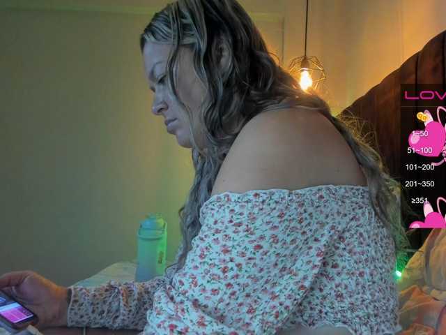 Live sex webcam photo for hollycum #276013386