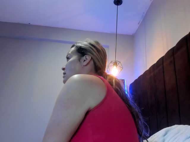 Live sex webcam photo for hollycum #276402985