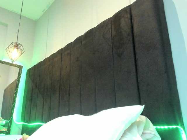 Live sex webcam photo for hollycum #277365755