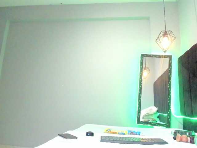 Live sex webcam photo for hollycum #277414078