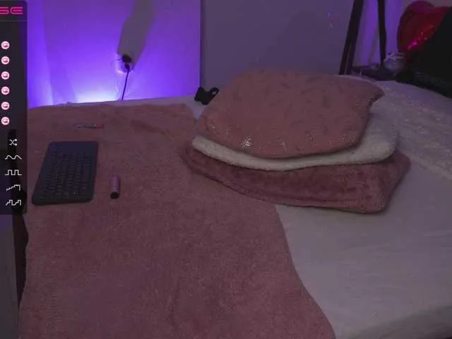 Live sex webcam photo for holyivy #273354710