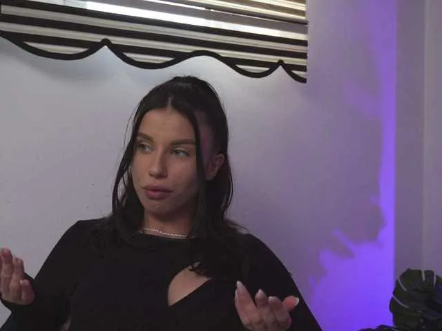 Live sex webcam photo for holyivy #273588139