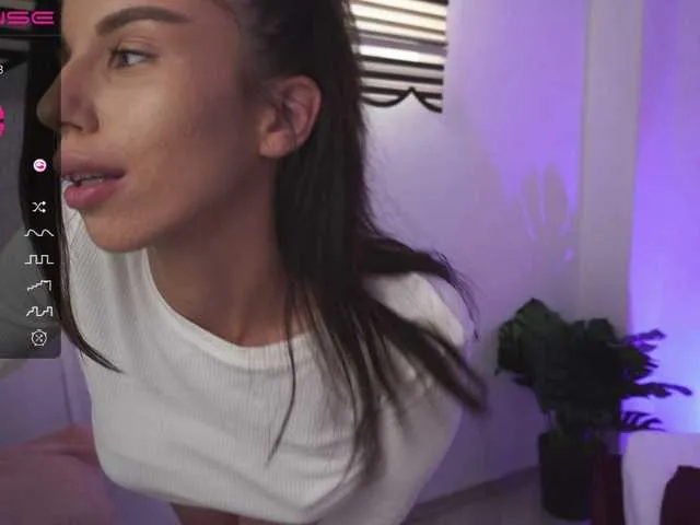 Live sex webcam photo for holyivy #273610248