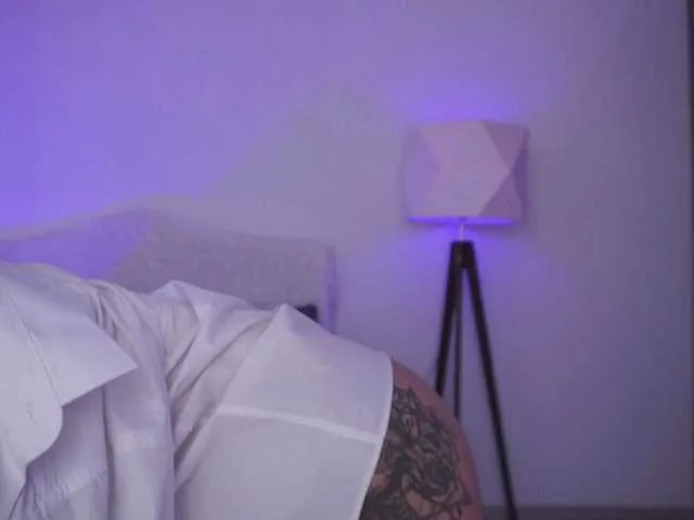 Live sex webcam photo for holyivy #274372044