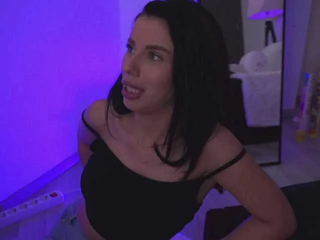 Live sex webcam photo for holyivy #274562069