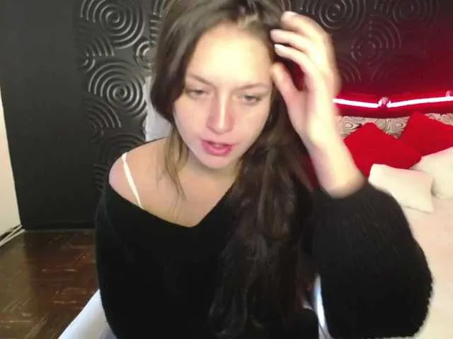 Live sex webcam photo for honey-1025 #272789796