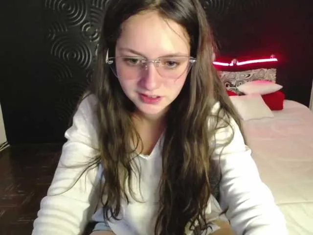 Live sex webcam photo for honey-1025 #272831955