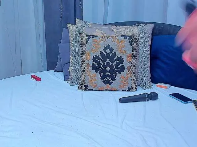 Live sex webcam photo for honey-babaa #290996556