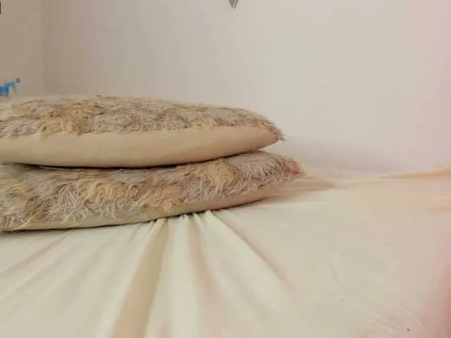 Live sex webcam photo for honey-girl1 #273122681