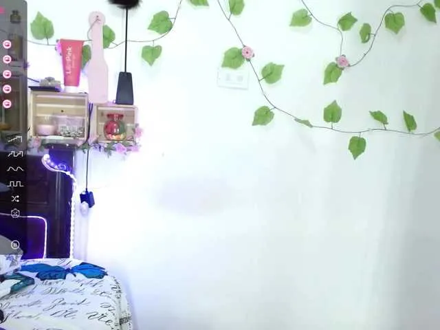 Live sex webcam photo for honeyVictoria #276165681