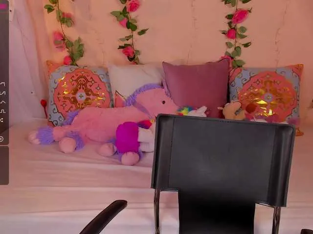 Live sex webcam photo for honeyykush #272932772