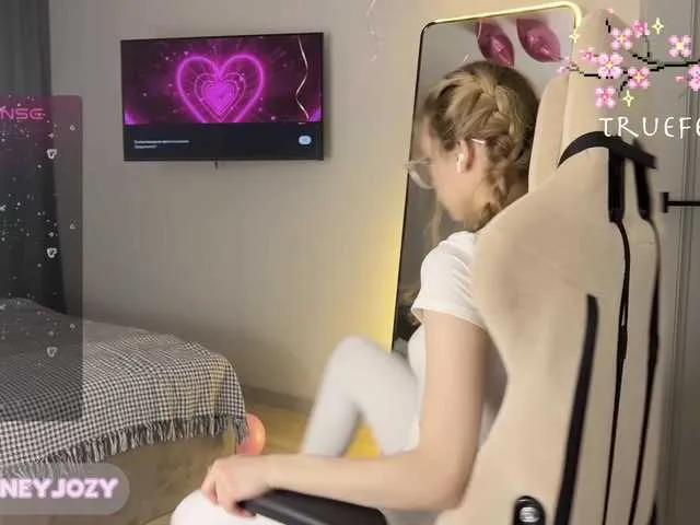 Live sex webcam photo for hor-neyJ0zy #277616697