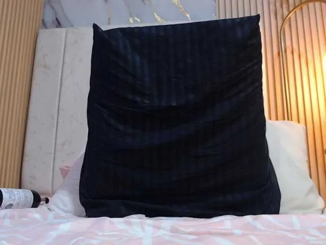 Live sex webcam photo for hornyssluttt #291446484