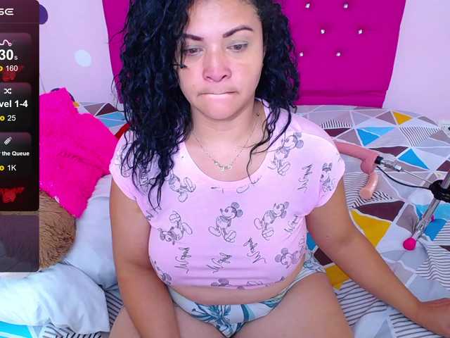 Live sex webcam photo for hornyy-cougar #290189383