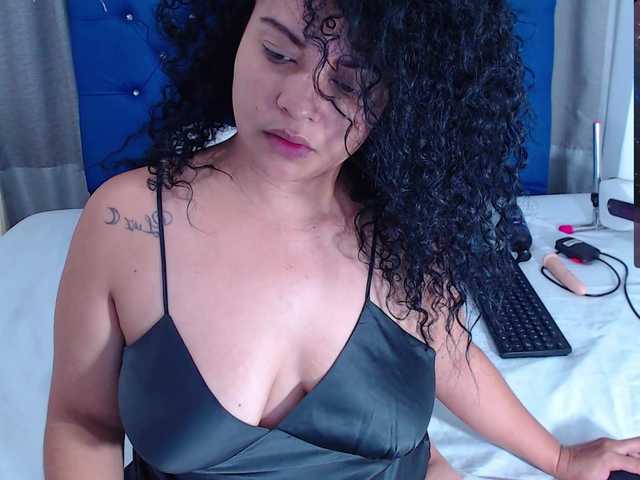 Live sex webcam photo for hornyy-cougar #290532598