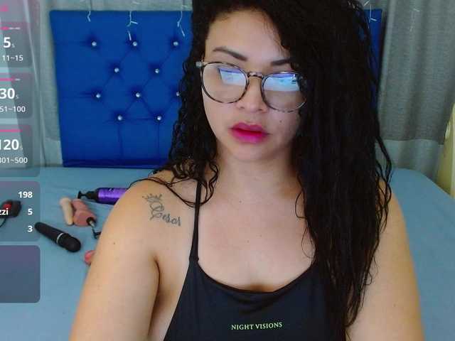 Live sex webcam photo for hornyy-cougar #291156535