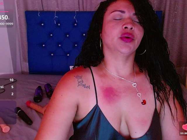 Live sex webcam photo for hornyy-cougar #291229962