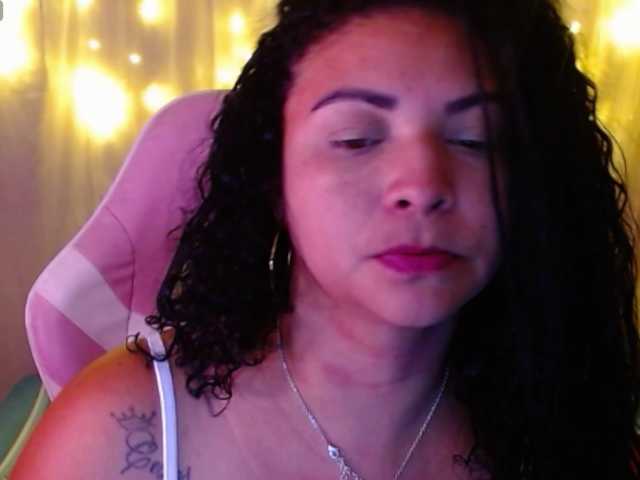 Live sex webcam photo for hornyy-cougar #291382569