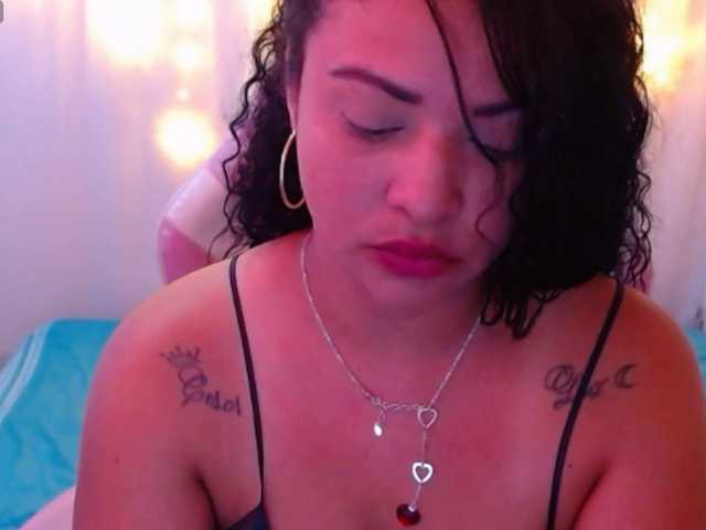 Live sex webcam photo for hornyy-cougar #291391373