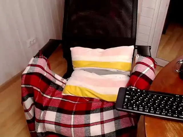 Live sex webcam photo for hornyyponyy #276328825