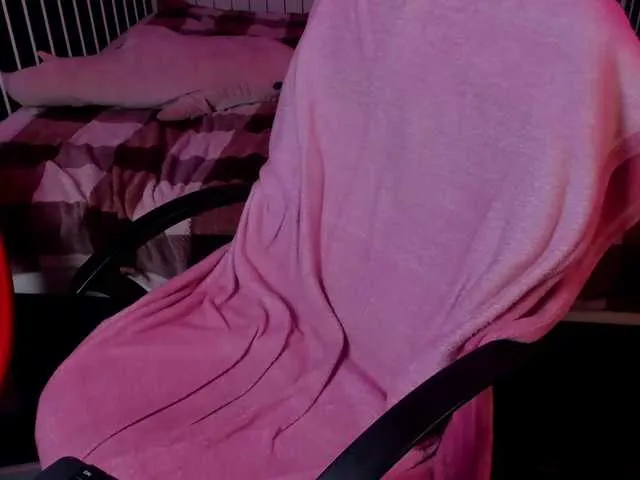 Live sex webcam photo for hornyyponyy #276711957