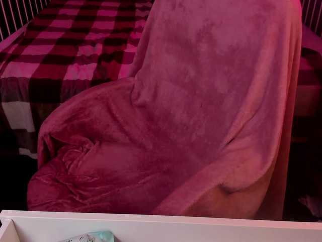 Live sex webcam photo for hornyyponyy #276802238