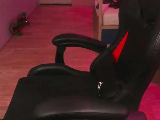 Live sex webcam photo for hornyyponyy #277305800