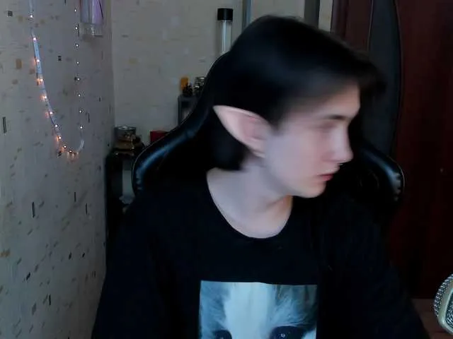 Live sex webcam photo for hornyyponyy #278204535