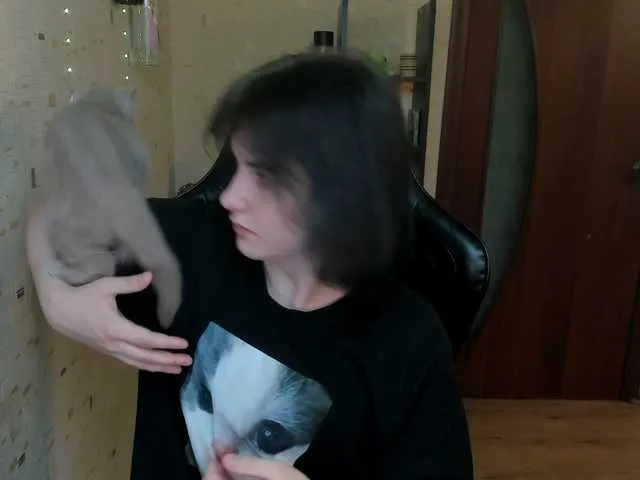 Live sex webcam photo for hornyyponyy #279715746