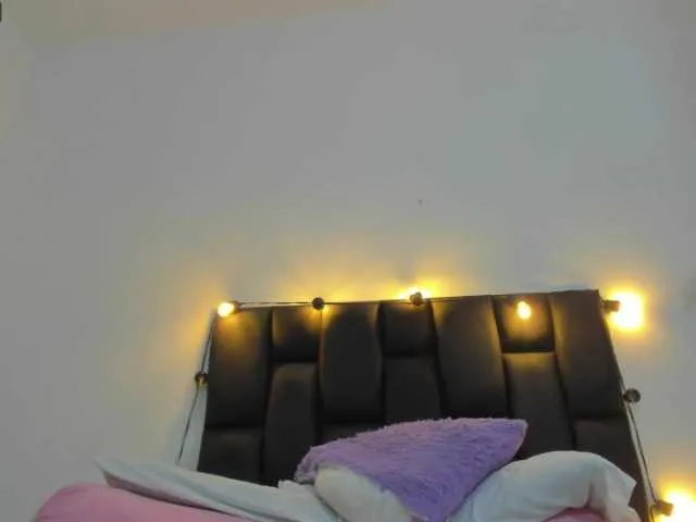 Live sex webcam photo for hot-antonella #273470229