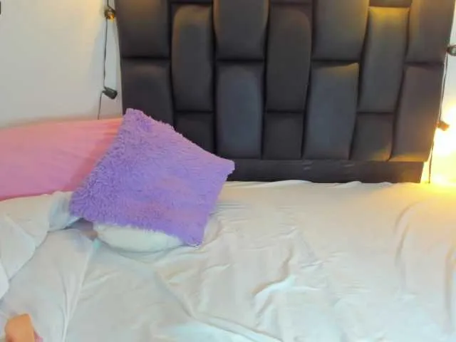 Live sex webcam photo for hot-antonella #273476098