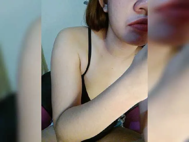 Live sex webcam photo for hot-attitude #272430547