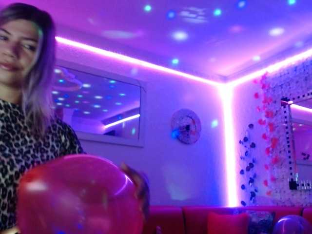 Live sex webcam photo for hot-sexy-bunny #276954075