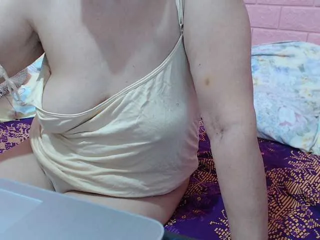Live sex webcam photo for hotgrannyxx #275586397