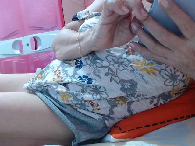 Live sex webcam photo for hotgrannyxx #275720115