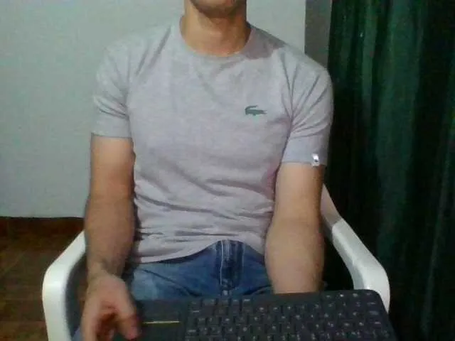 Live sex webcam photo for hotguy13 #273492450