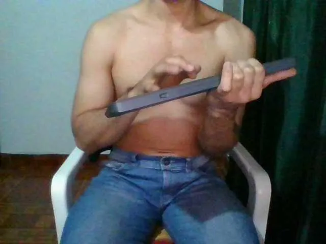 Live sex webcam photo for hotguy13 #273643874