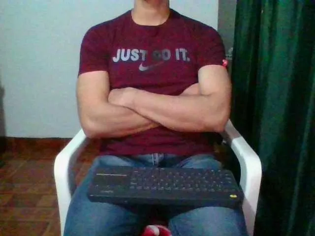 Live sex webcam photo for hotguy13 #273709577