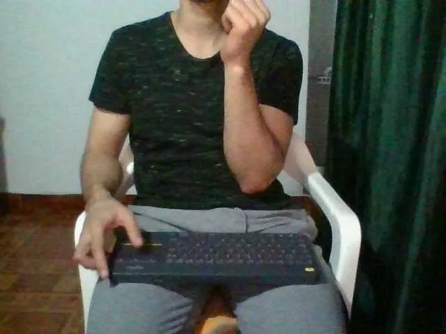 Live sex webcam photo for hotguy13 #273772944