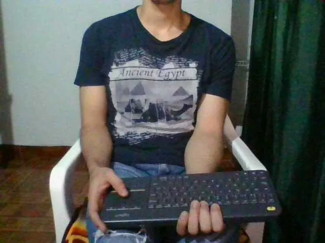 Live sex webcam photo for hotguy13 #273833308