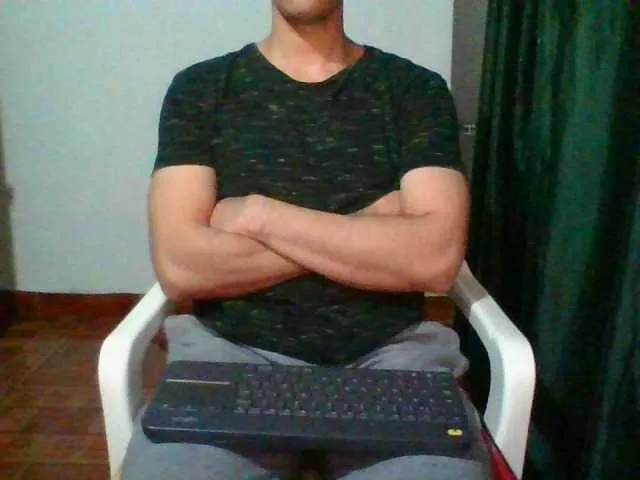 Live sex webcam photo for hotguy13 #273884589