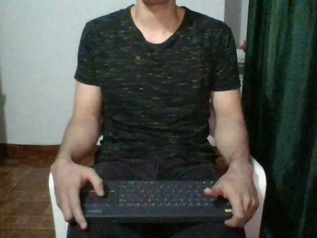 Live sex webcam photo for hotguy13 #274562821