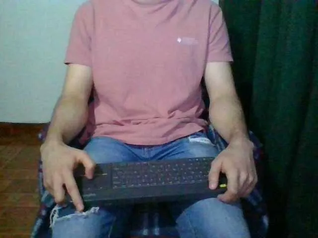 Live sex webcam photo for hotguy13 #275595508