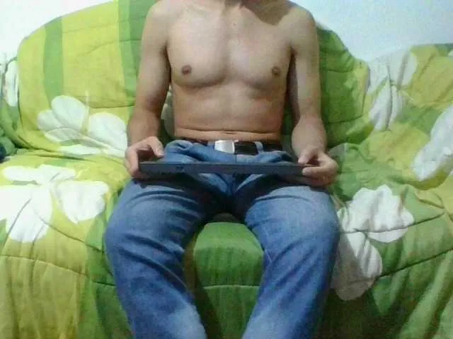Live sex webcam photo for hotguy13 #277065697