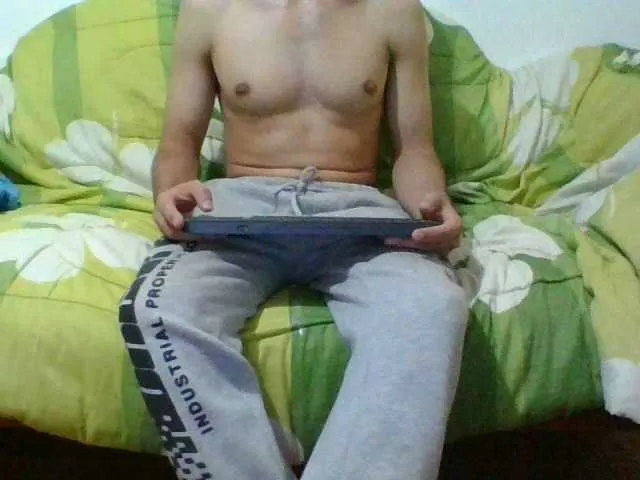 Live sex webcam photo for hotguy13 #277125916